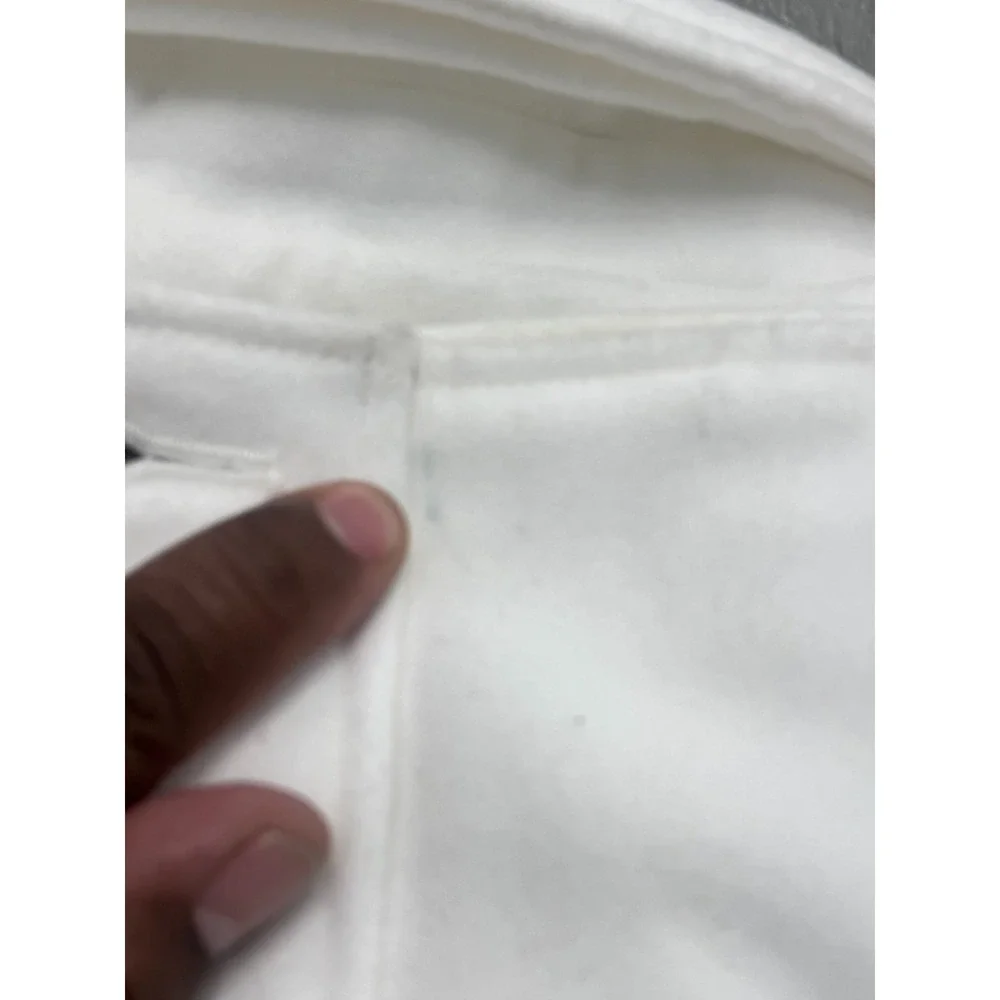 Levis levi cropped